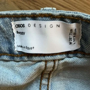 Baggy jeans  - Ett par baggy jeans från asos, sparsamt använda. W28 L32  köpta för 400 nypris 200kr