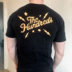 T-Shirt The Hundreds - Säljer åt min kille. Fint skick! Köpare står för frakt!😊