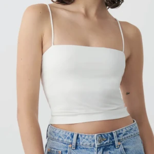 Vitt linne - Vitt kort linne från Gina Tricot. Strl S.