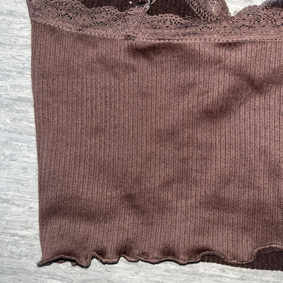 Topp med spets brun - 91
