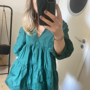 Grön zara klänning - Grön klänning ifrån zara! Frakt 54😊