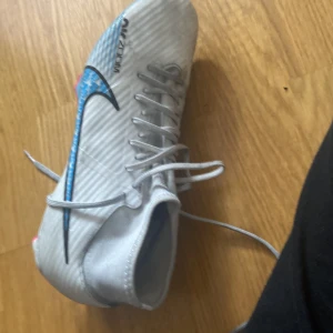 1200  - Nike air zomm storlek 41 Nike air zomm lite smutsiga men kommer tvätta de kan diskettera om priset