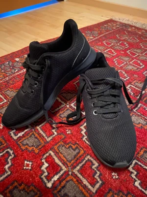 Sneakers - Jättesköna skor! Säljer pga att dem inte kommer till användning. 