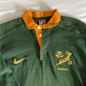 Nike rugby pikétröja  - Vintage, i väldigt fint skick