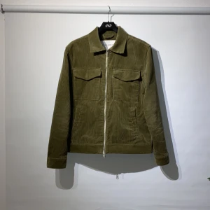 Manchester jacka från These glory days - Manchester jacka från These glory days. Skick 9/10 storlek M. Köpt för 1000kr 