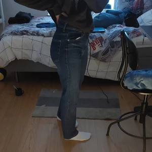 High waist jeans - Straight high waist jeans. Har aldrig används. Jag är 165cm. 