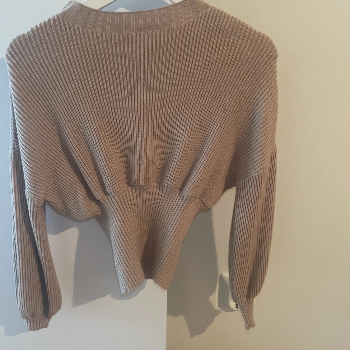 En långärmad tröja 