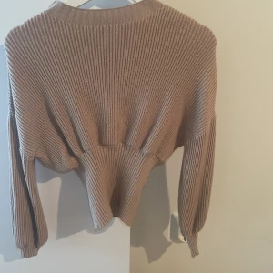 En långärmad tröja  - Skön tröja. Inte för tunn med inte för tjock.