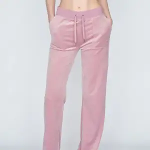 Säljer dessa as snygga juicy byxorna i rosa. Dom är i bra skick och använda enstaka gånger. Skriv för frågor❣️