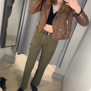 Militärgröna cargopants ❤️‍🔥 - Nyinköpta :)