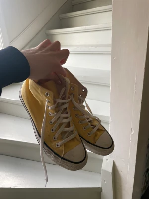 Converse - Använt två gånger bara så väldigt bra skick. Köparen står för frakt 📦 