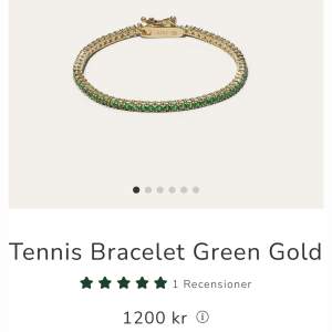 Säljer mitt armband från ani jewels då jag fått dubbelt av de. Det är tennis braclet green gold i storlek 17. Aldrig använt eftersom jag har ett exakt likadant. 1200 i nypris, säljer för 700
