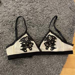 Bralette från Rut And Cirkle!! 🚨Kom privat för bilder hur den sitter på🚨