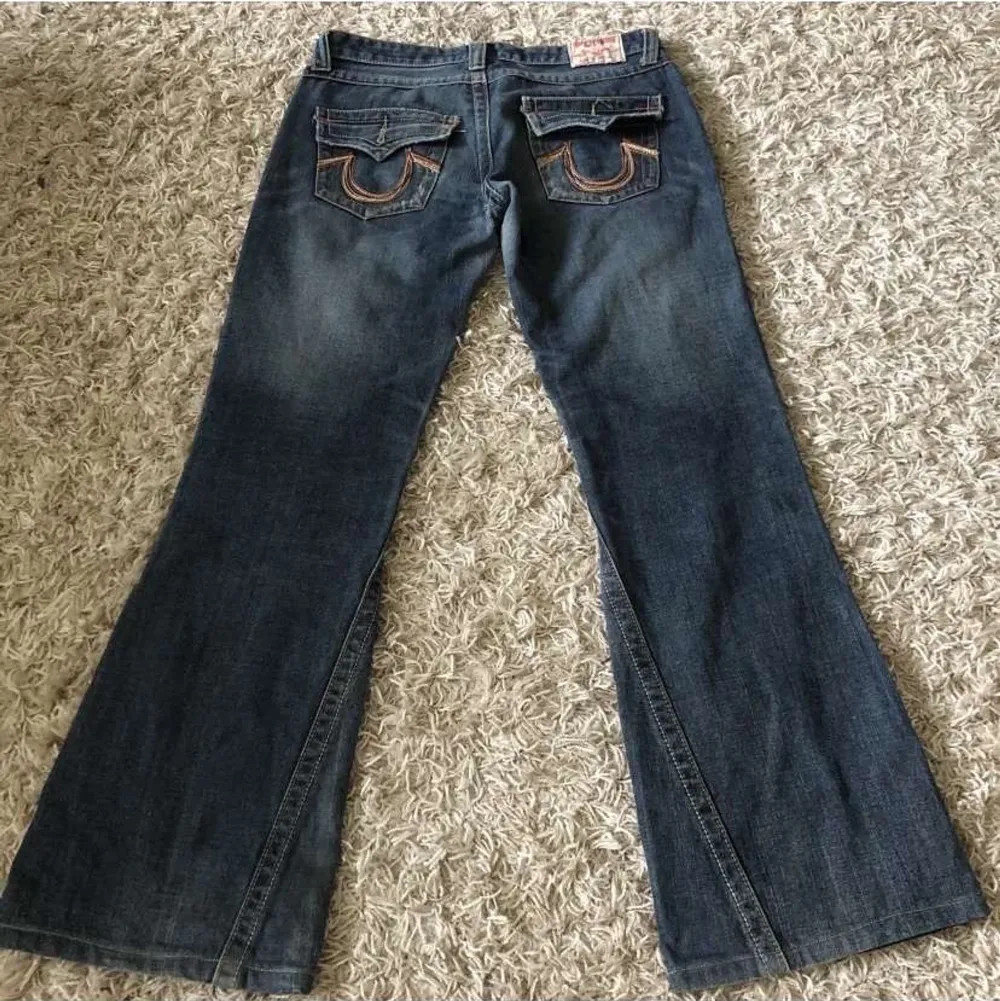 True religion jeans som inte kommer till användning, lowaist bootcut, bra skick. 42 rakt över midjan:). Jeans & Byxor.