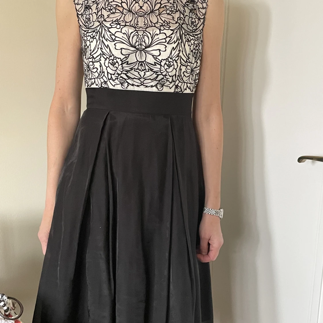 Fest klänning med spets  - 90