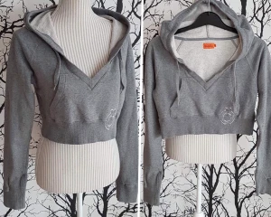 Resteröds hoodie i fint skick Stl M  - Använd endast ett par gånger, toppskick  Resteröds Stl M som 36/38  Midjelång  I mjuk värmande hoodie kvalite 