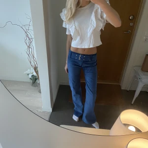 Manchesterbyxor  - Svin coola manchesterbyxor med matchande bälte💕 köpta secondhand och står tyvärr inget märke i💕 Midjemått 38 rakt över, innerbenslängd 83 (jag är 175)