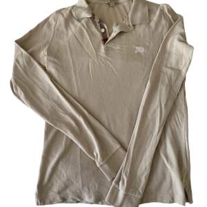” Long sleeve polo shirt ” i väldig god skick , knappt använd  100% cotton  Äkta så klart