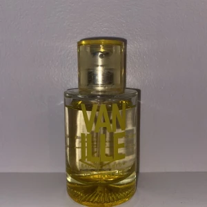 Solinotes vanille parfym - Köpt på SEPHORA för 299, ca 90% kvar! 💛