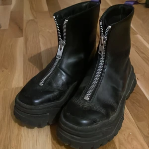 Raven  - Ravens från eytys Väl använda men inga skador! Supersköna nu till vintern! 