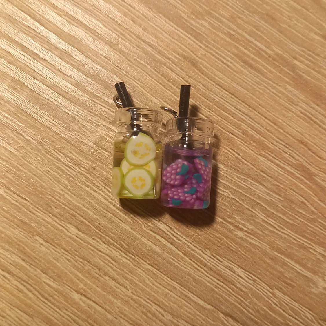 Gröna och lila berlocker💜💚 - 91