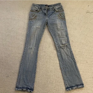 Lågmidjade jeams - Lågmidjade bootcut jeans ❤️ Försmå för mig så har ingen bild på 