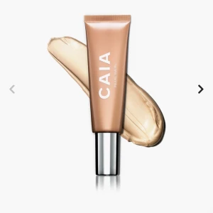 Liquid Highlighter  - Säljer en jätte fin liquid highliter från Caia då jag inte har använt den någon gång eller får någon användning för den🫶🏽 aldrig använd💘