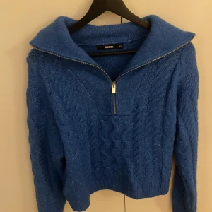 Bikbok tröja  - Stickad tröja från bikbok som ny, storlek xs men passar s, pris kan diskuteras vid snabb affär 💓