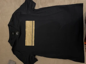 Hugo boss tröja  - Hugo Boss tröja knappt använd storlek M 