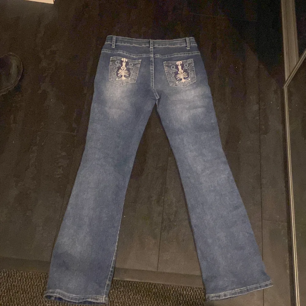 Jätte fina Stockholmsstils jeans  Utsvängda, pris kan diskuteras . Jeans & Byxor.