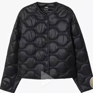 Mango Carrot jacka  - Säljer min jättefina jacka från mango, den är i jättebra skick och som är helt slutsålda! Kontakta mig för fler bilder❤️spris går och diskutera vid snabb affär 