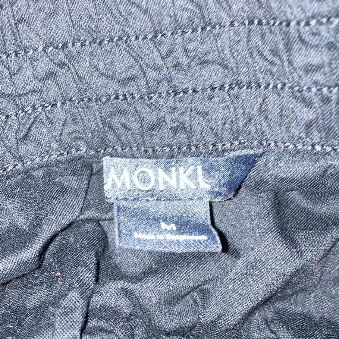Säljer denna lång kjol från monki - 91