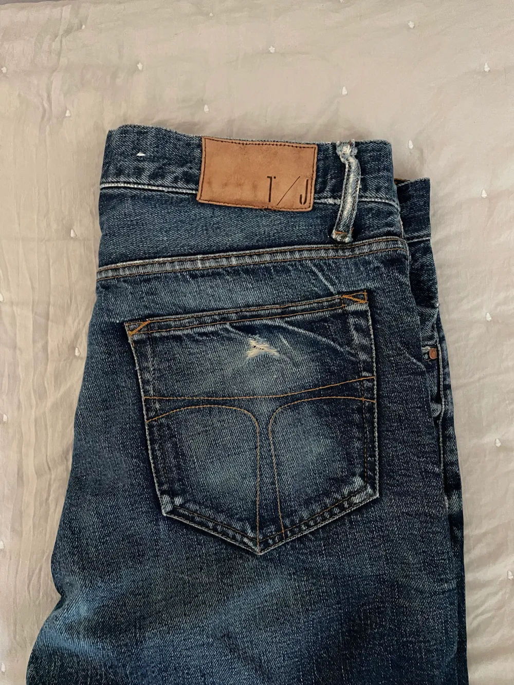 Riktigt snygga o gryma jeans från tiger of sweden med riktigt snygg tvätt. Normal/modern passform som får din stil att se finare och dyrare ut. Ett par jeans från tiger är ett måste. Storlek 32/32 / Max. Jeans & Byxor.
