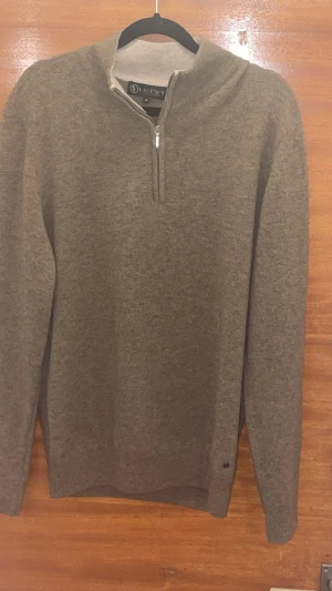 Lagency Half-zip - Skön Halfzip Storlek M Nypris : 1500kr   Oanvänd endast tvättad