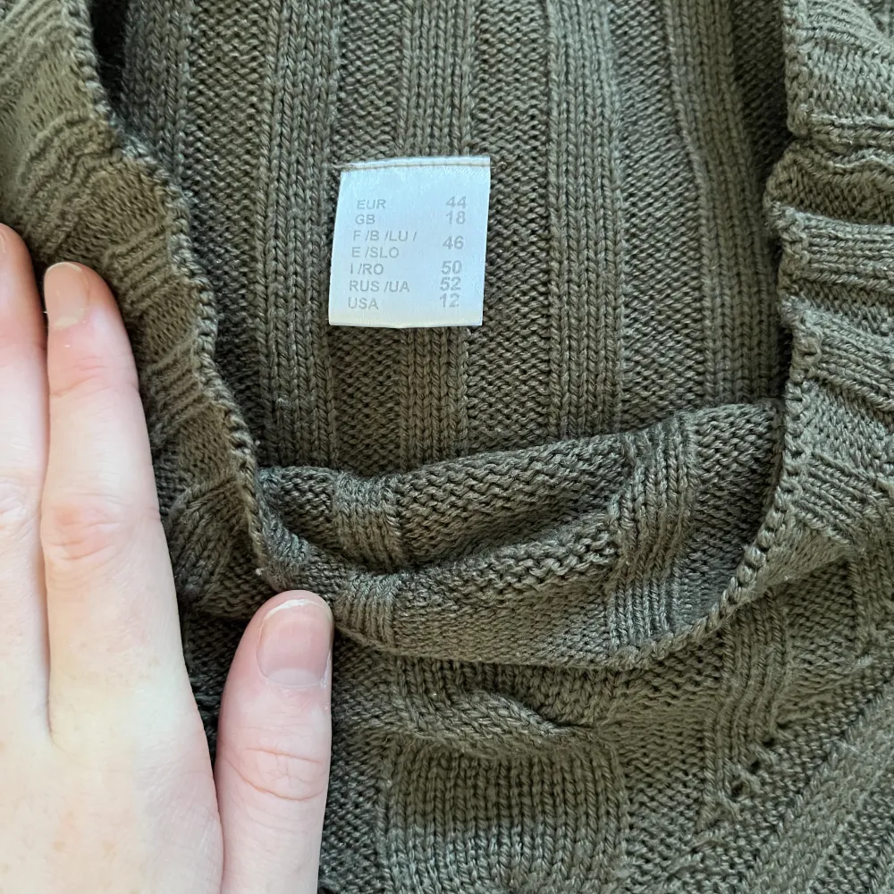 super mysig stickad tröja, vet itne vart den är ifrån men nästan aldrig använd. Köparen står för frakten ❤️. Stickat.