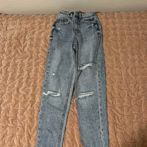 Byxor  - Byxorn är från newyorker och jag använde den en gång den är i bra. Skick ska sälja den eftersom jag har många byxor 