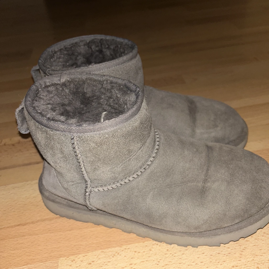 Uggs storlek 38 grå