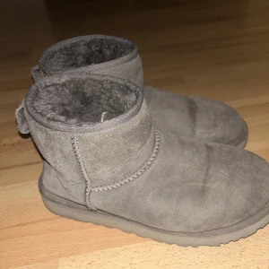 Uggs storlek 38 grå - Välanvända men i fint skick  Storlek 38
