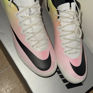 Vapor X Ag  - Mint Condition säljer dessa i storlek 41 uk7 us8 26cm Mercurial VAPOR X. If you know you know. Behöver skon ytterligare presentation , vänligen fråga mig 