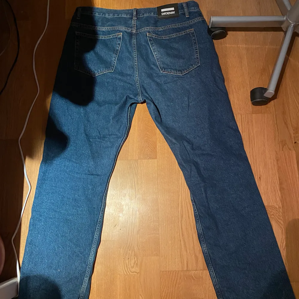 Goa jeans från dr denim. Säljer pga fel storlek. Knappt använda och är i princip i nyskick. Nypris låg på ungefär 600/700 kr om jag minns rätt. Tveka inte med frågor!. Jeans & Byxor.