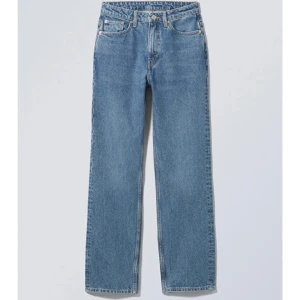 Weekday jeans  - Voyage High Straight Jeans. W33 L30.  Sparsamt använt och i bra skicka!