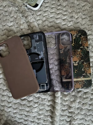 iphone 12 pro max skal  - 8st iphone 12 pro max skal, skalen är från ideal of sweden, holdit, richmond & finch, fyndig och temu! Alla skal för 100kr!!! 