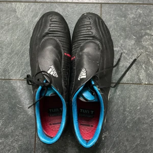 Adidas fotbollsskor  - Gott skick.