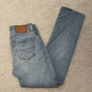 Levi’s jeans 501  - Hej! Säljer nu mina sjukt snygga Levi’s 501or! Jeansen är i storlek W28 L32 och har inga defekter. Hör av dig vid funderingar eller frågor!