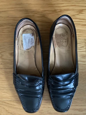 Loafers i äkta läder - Söta loafers i läder, i bra skick. 