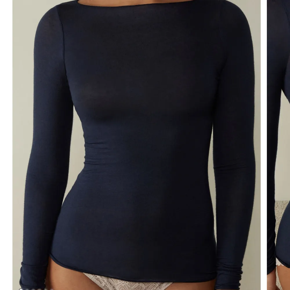 Säljer min såååå sååå fina mörkblåa intimissimi tröja i storlek S!!! Pga att den inte kommer till användning längre💝. Den är i super bra skick och använd några gånger, skriv för fler bilder. Nypris 449💓💓💓. Toppar.