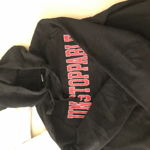 Gina tricot hoodie Xs/s - Den har jag inte använt på ett tag. Mycket fin och skön. Fräsch och lagom kort