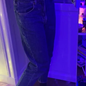 Weekday jeans - Jag köpte dessa för 600kr och använt dessa ganska många gånger. Säljer för att de inte sitter så bra på mig 