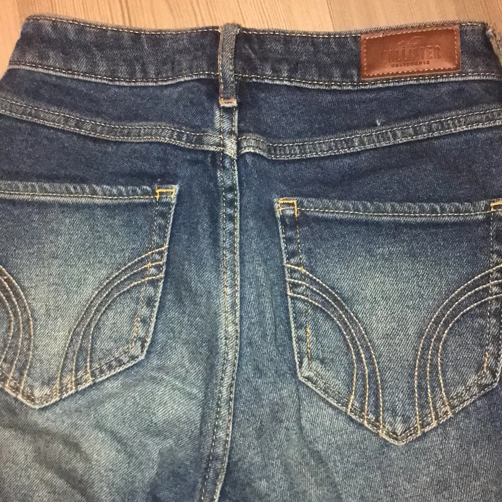 Jeans från Hollister storlek W 23 L30 modell high rise super skinny vintage stretch. Kan frakta och då står köparen för kostnaden :)). Jeans & Byxor.