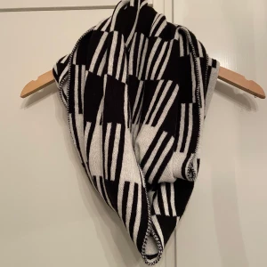 Scarf  - Varm scarf bra kvalitet som ny size free 